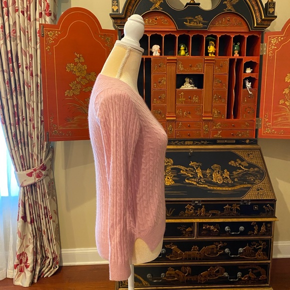 Scoop neck cashmere sweater.  Pretty in pink. - Picture 5 of 7